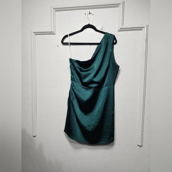 Lulu's Love Me Tonight Emerald Green Satin One-Shoulder Mini Dress L Party Prom - Picture 6 of 10